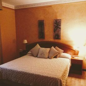 Hotel Restaurante La Varga habitación cama grande